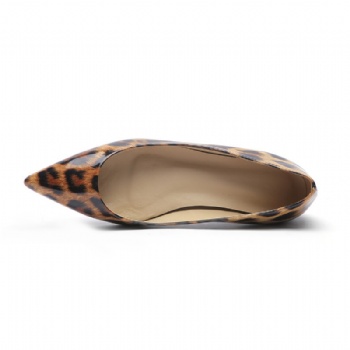 Pointed leopard-print loafers